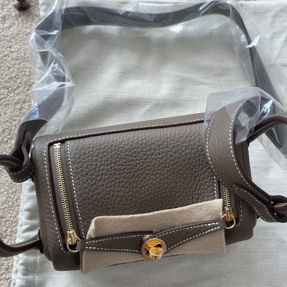 NEW 2024 Hermès Etoupe Mini Lindy 20 GHW - New with Box. - Picture 11 of 12
